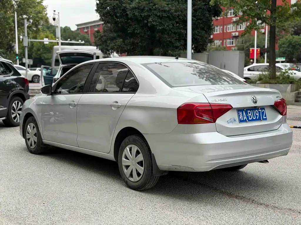 Volkswagen Jetta — миниатюра 6