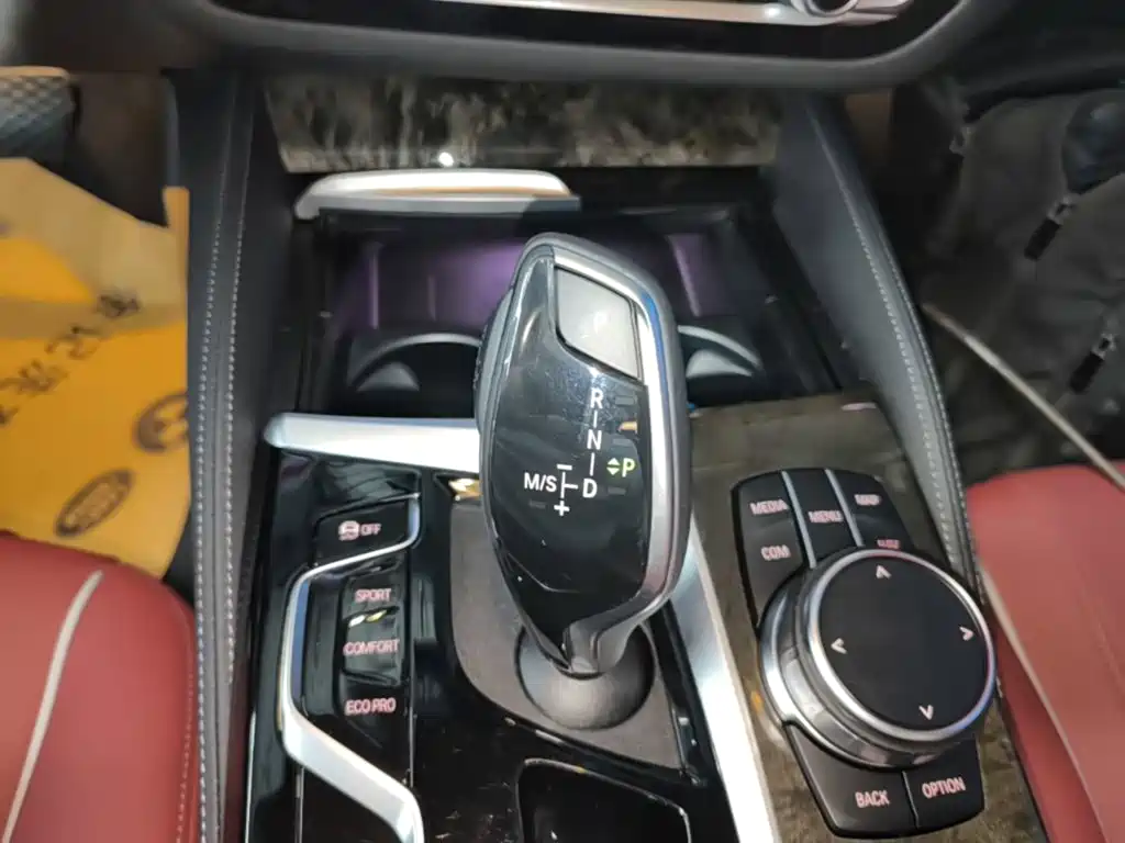 BMW 5 Series — миниатюра 14