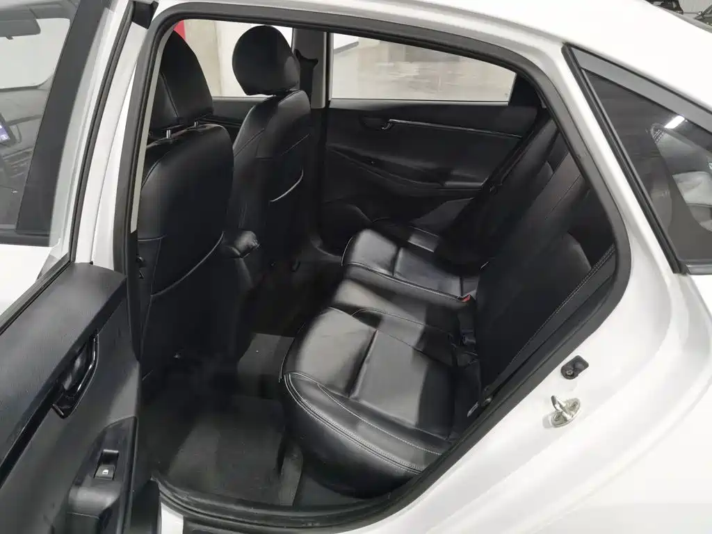 Hyundai Elantra — миниатюра 15