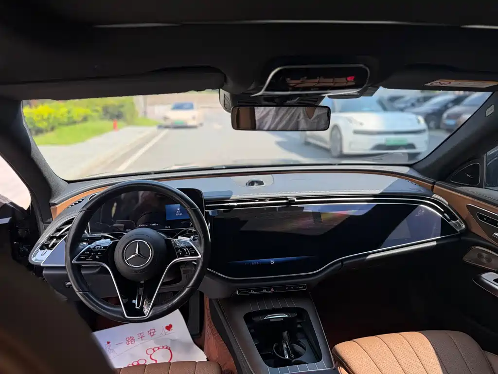 Mercedes-Benz E-Class — миниатюра 7