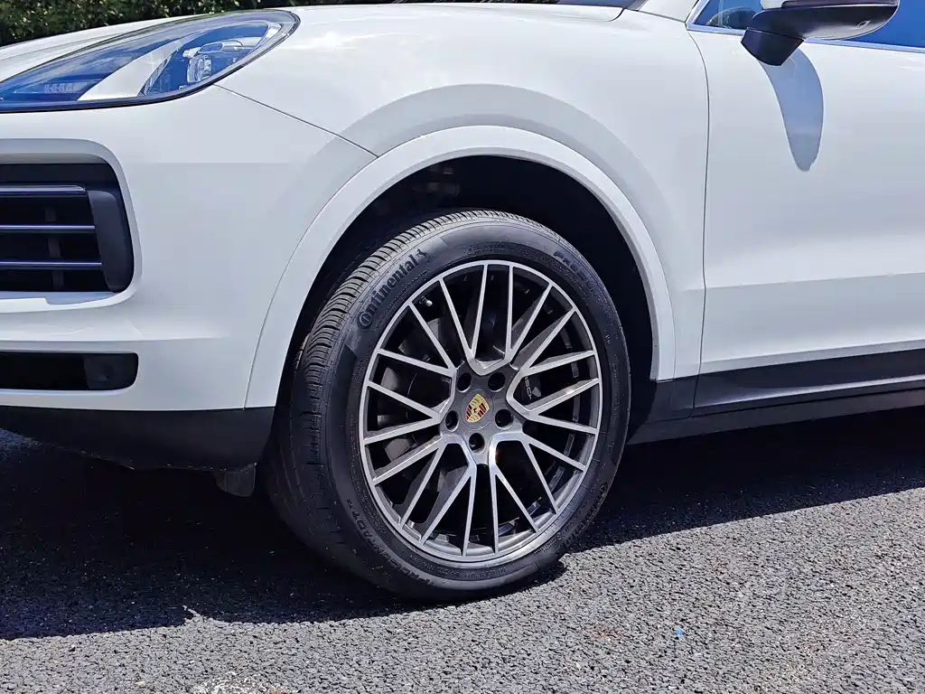 Porsche Cayenne — миниатюра 3