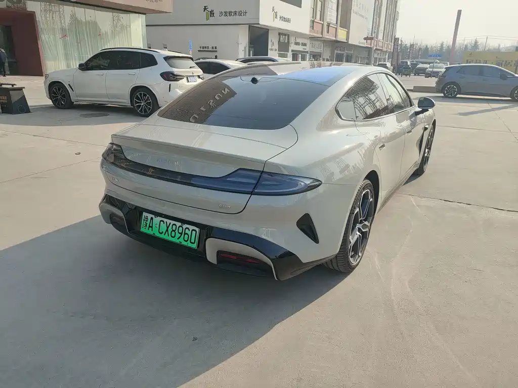 Xiaomi SU7 — миниатюра 2