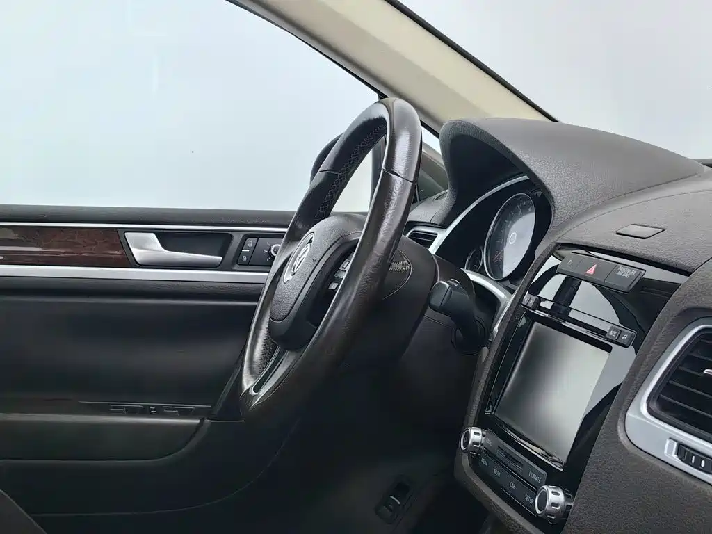 Volkswagen Touareg — миниатюра 22