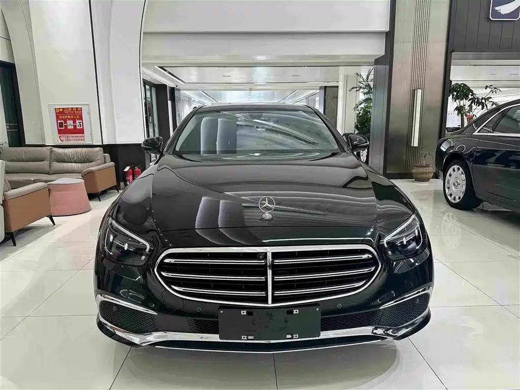 Mercedes-Benz E-Class — миниатюра 2