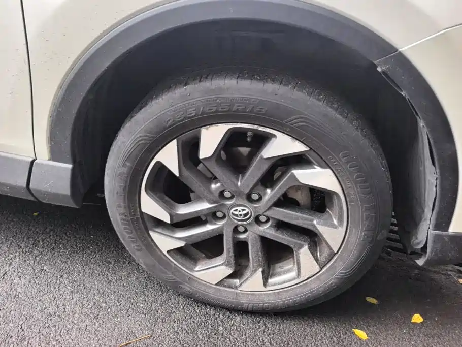 Toyota RAV4 — миниатюра 6