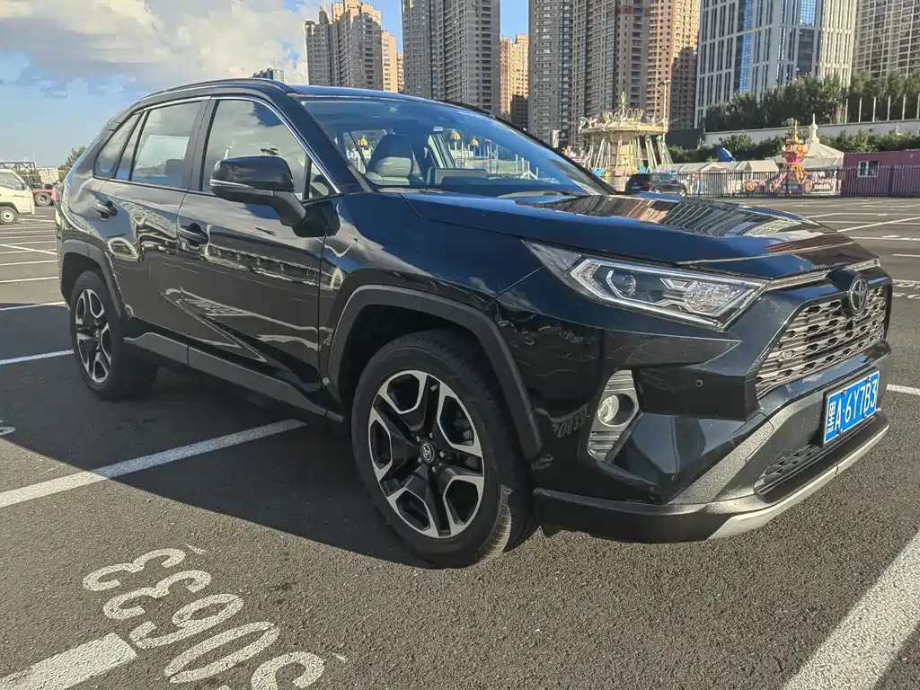 Toyota RAV4 — миниатюра 3