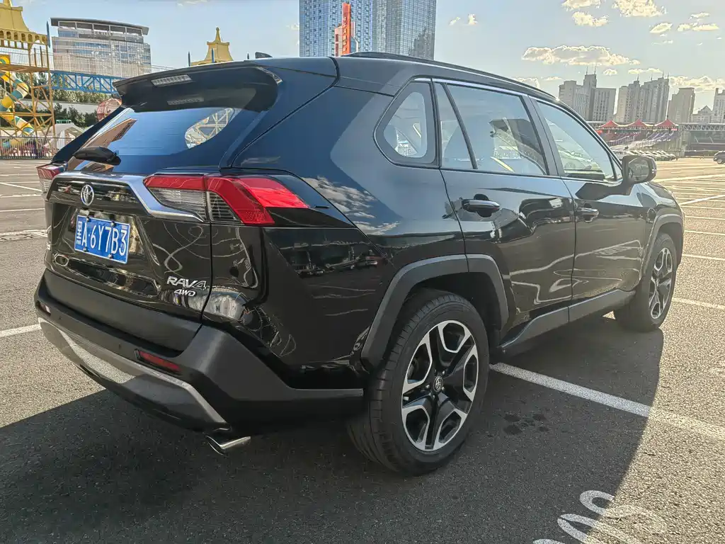 Toyota RAV4 — миниатюра 5