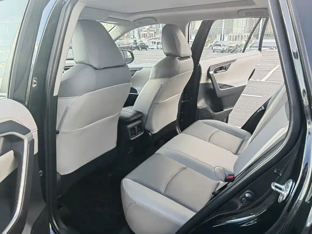 Toyota RAV4 — миниатюра 13