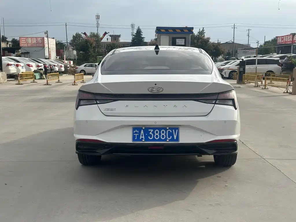 Hyundai Elantra — миниатюра 9