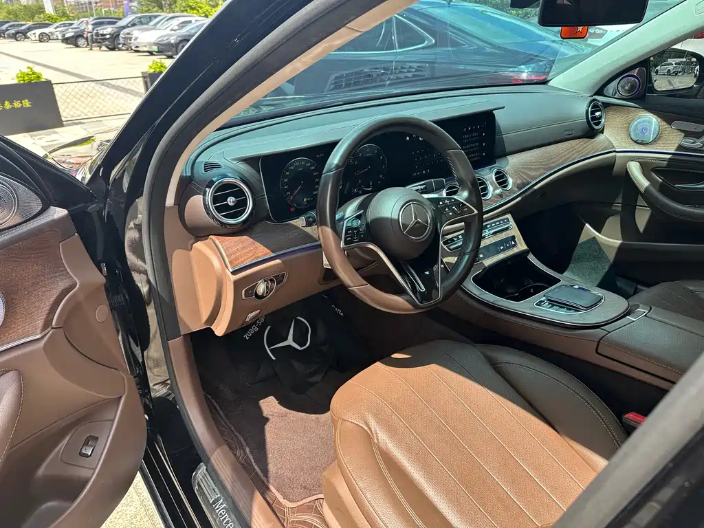 Mercedes-Benz E-Class — миниатюра 4