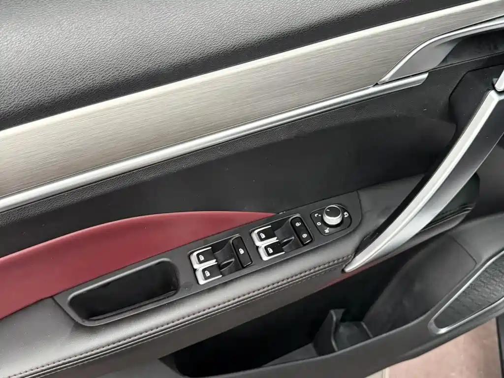 Geely Binyue — миниатюра 12