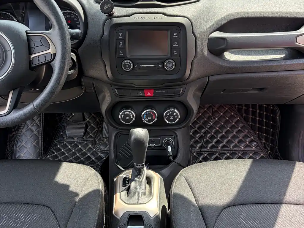 Jeep Renegade 180T Auto High Energy Edition, фото 7