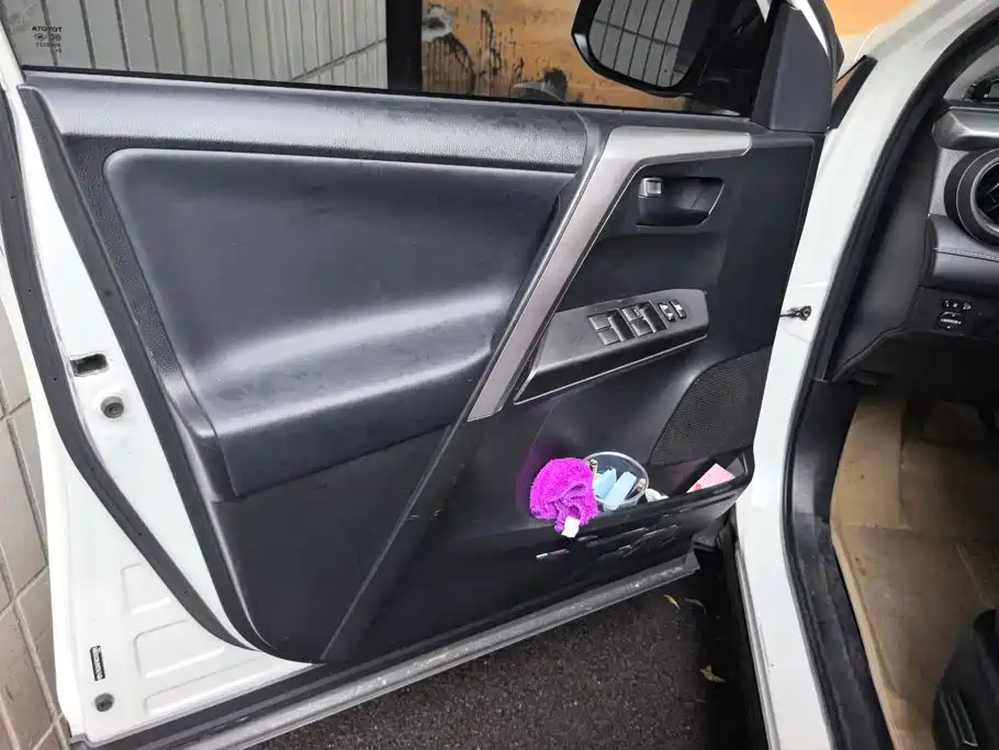 Toyota RAV4 — миниатюра 7