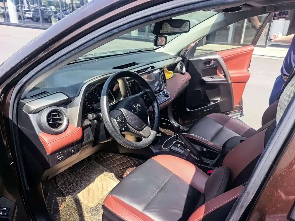 Toyota RAV4 — миниатюра 8