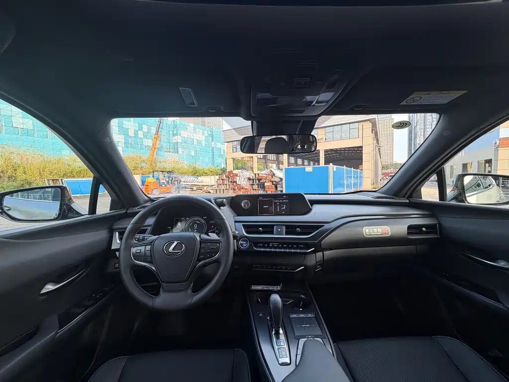 Lexus UX New Energy — миниатюра 6
