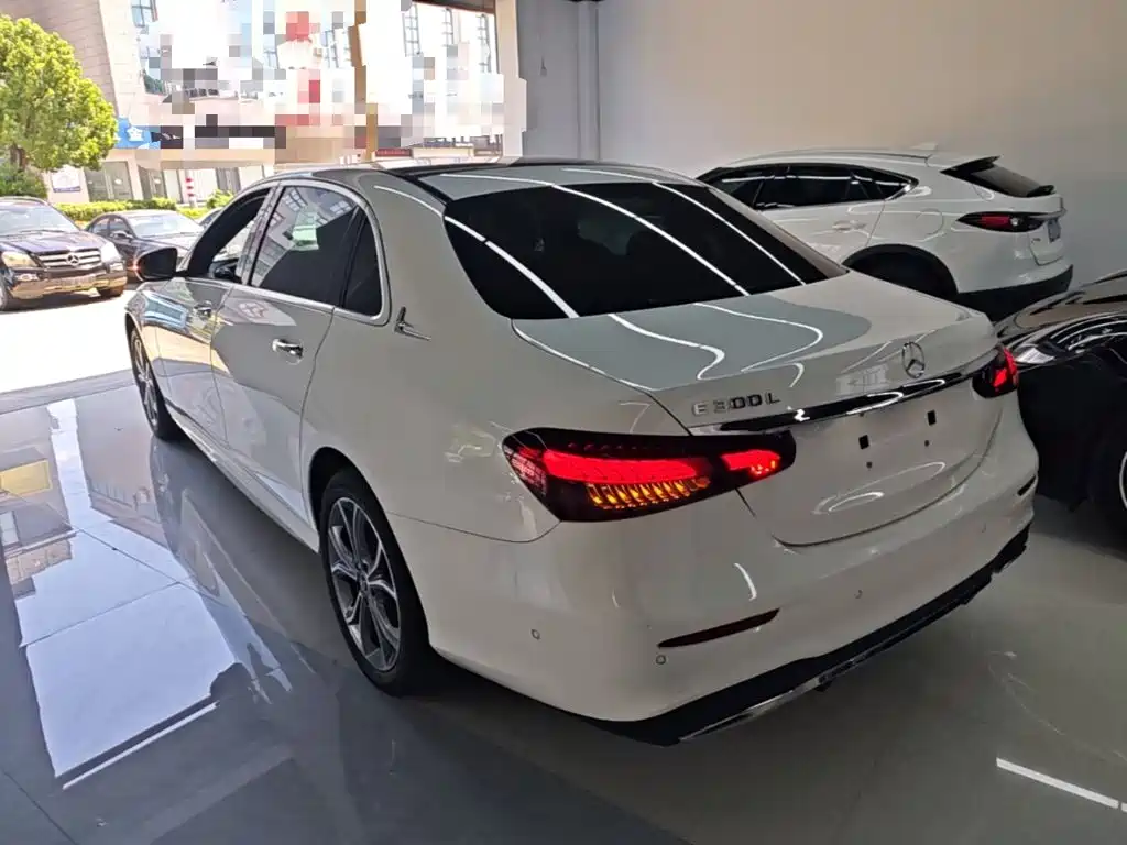 Mercedes-Benz E-Class — миниатюра 5