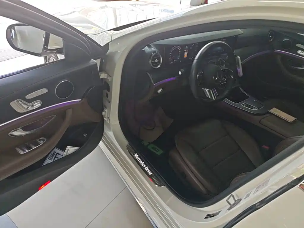 Mercedes-Benz E-Class — миниатюра 16
