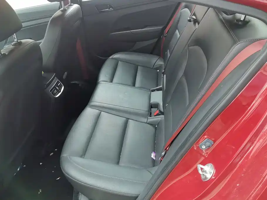 Hyundai Elantra — миниатюра 11