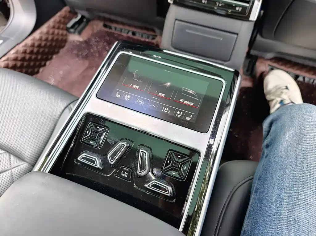 Audi A8 — миниатюра 13
