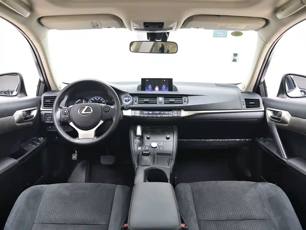 Lexus CT — миниатюра 14