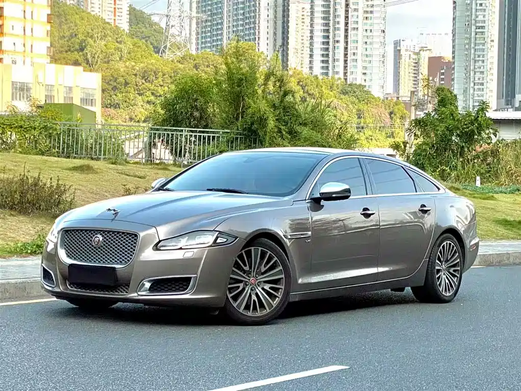 JAGUAR XJ