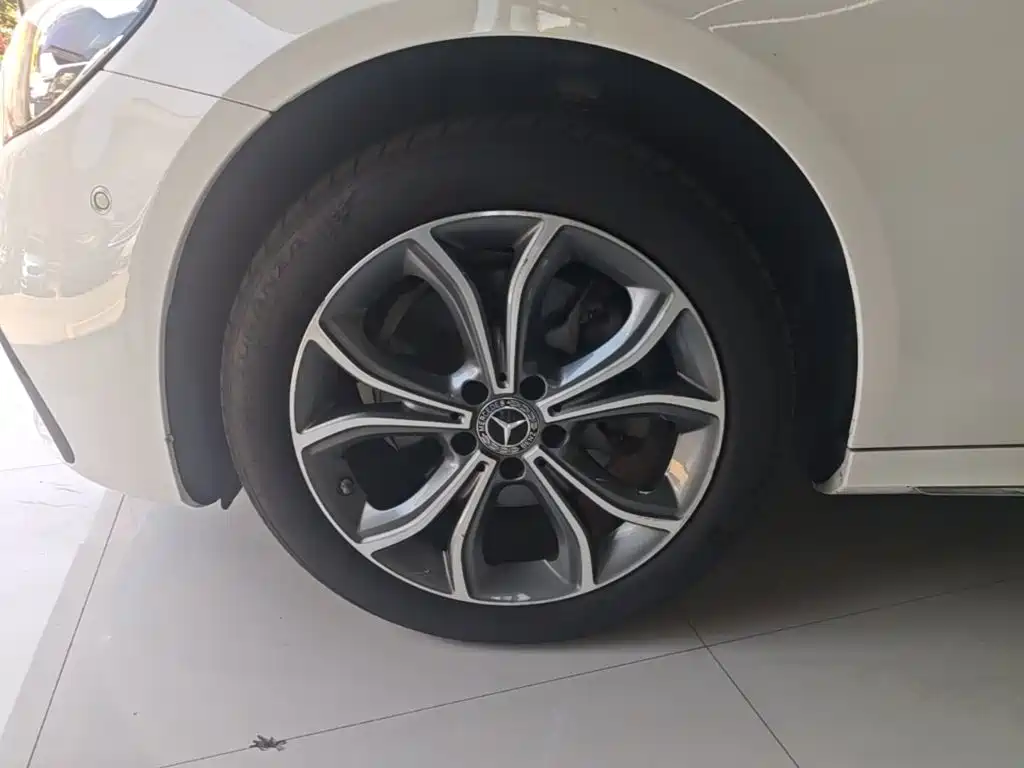 Mercedes-Benz E-Class — миниатюра 23