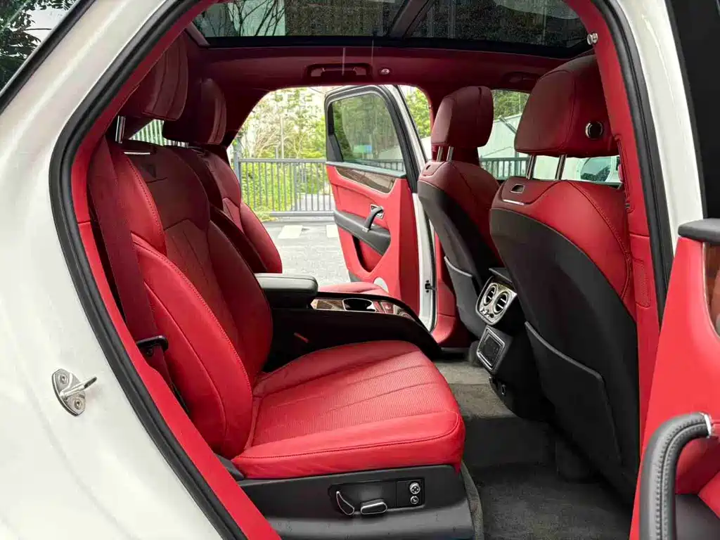 Bentley Bentayga — миниатюра 17