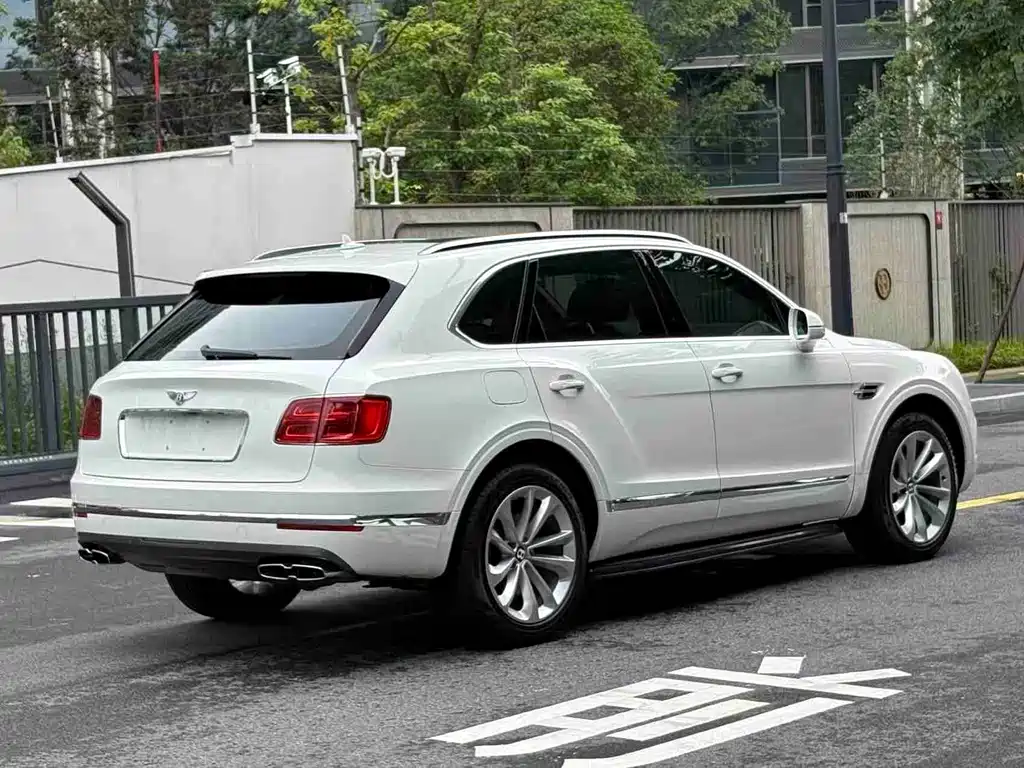 Bentley Bentayga — миниатюра 4