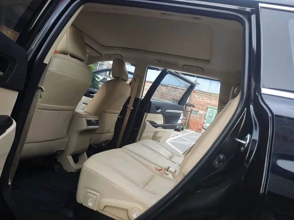 Toyota Highlander — миниатюра 12