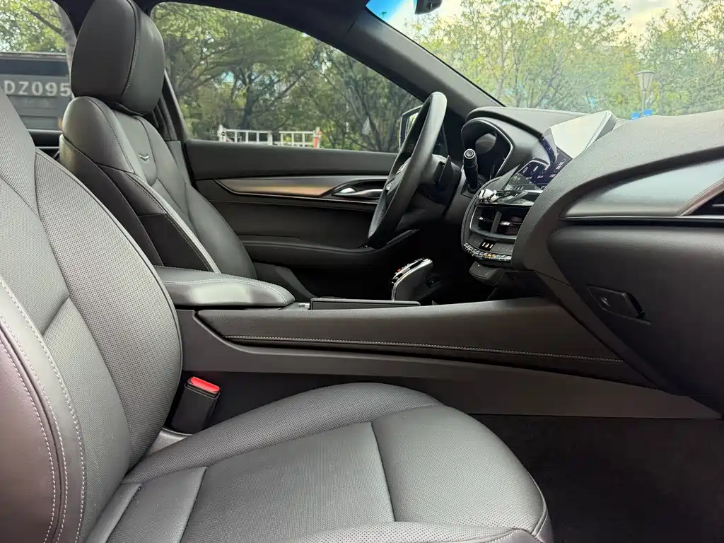Cadillac CT5 — миниатюра 10