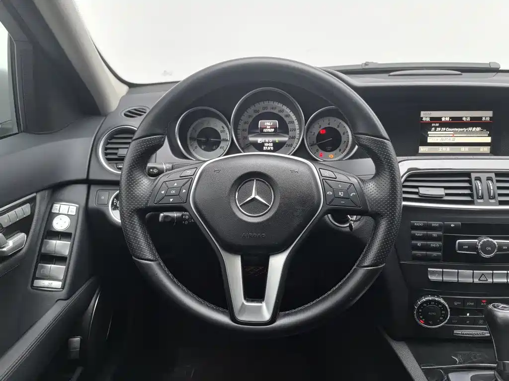 Mercedes-Benz C-Class — миниатюра 11