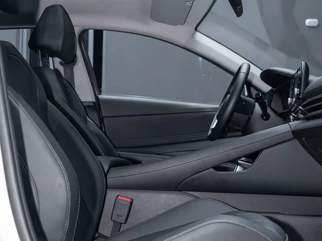 Hyundai Elantra — миниатюра 14