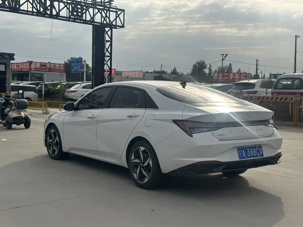 Hyundai Elantra — миниатюра 8