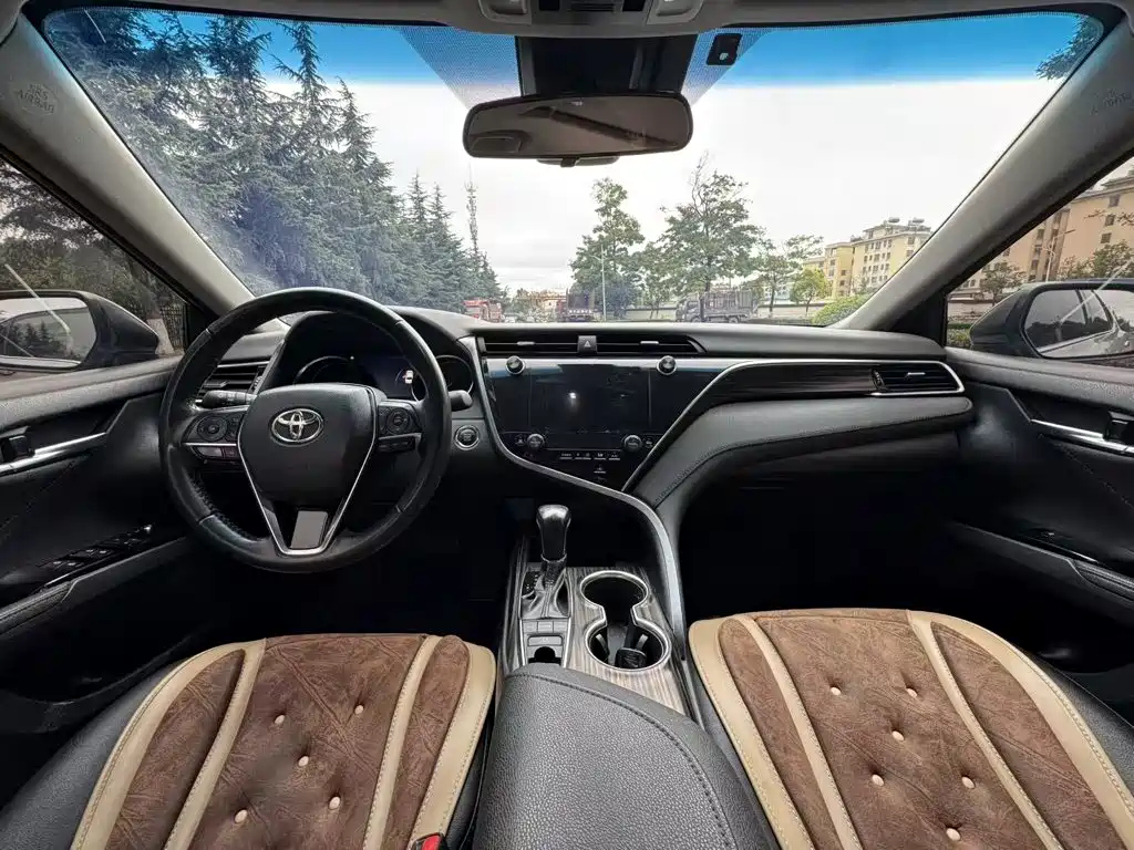 Toyota Camry — миниатюра 10