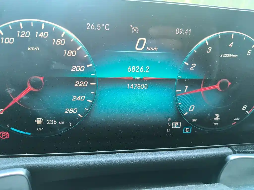 Mercedes-Benz GLB — миниатюра 8