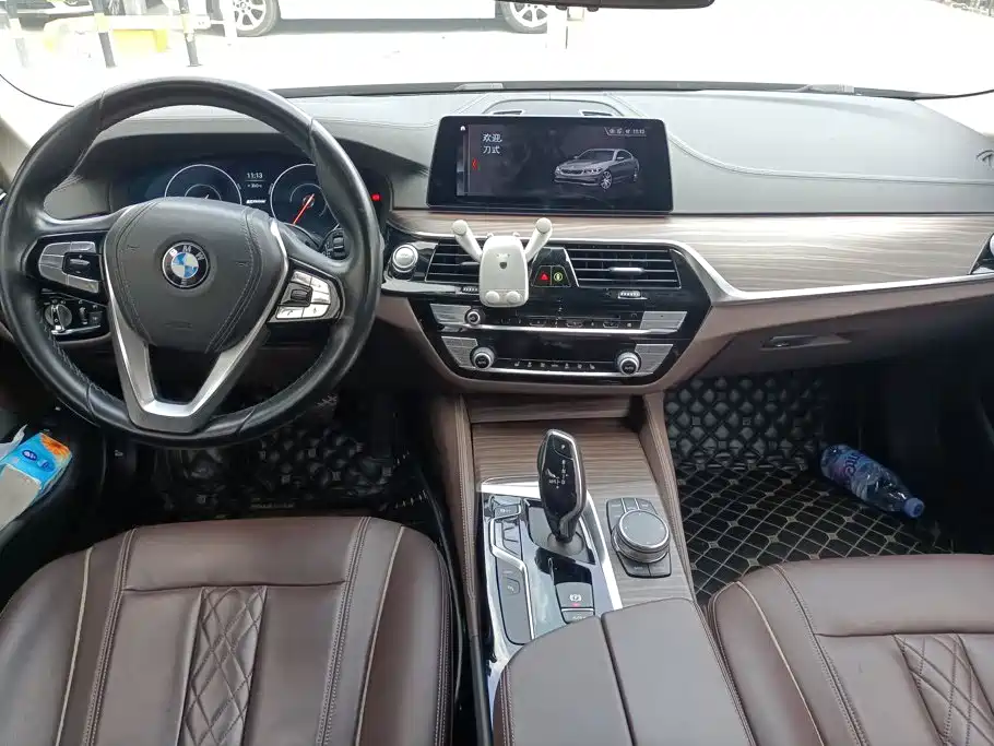 BMW 5 Series New Energy — миниатюра 12