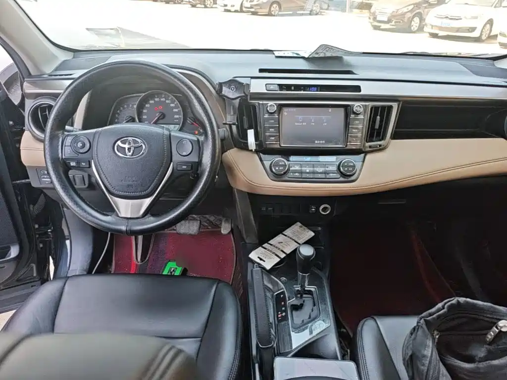 Toyota RAV4 — миниатюра 10
