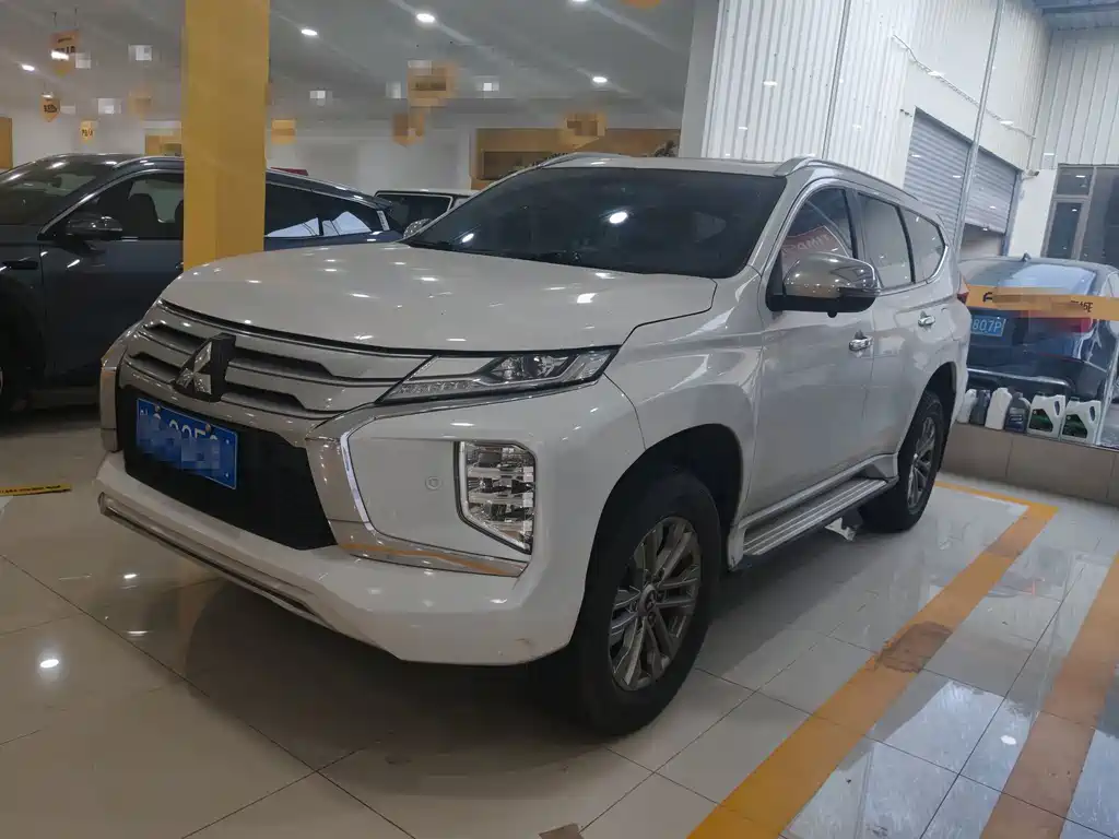Mitsubishi Pajero (Import)