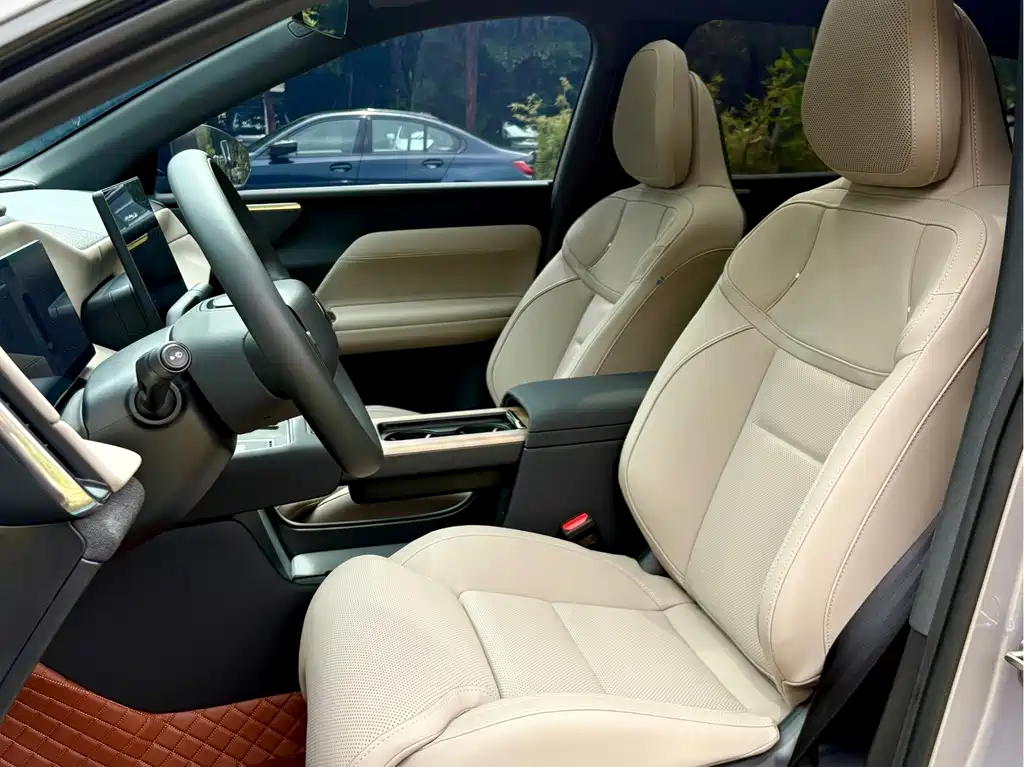 Volvo XC70 PHEV — миниатюра 8