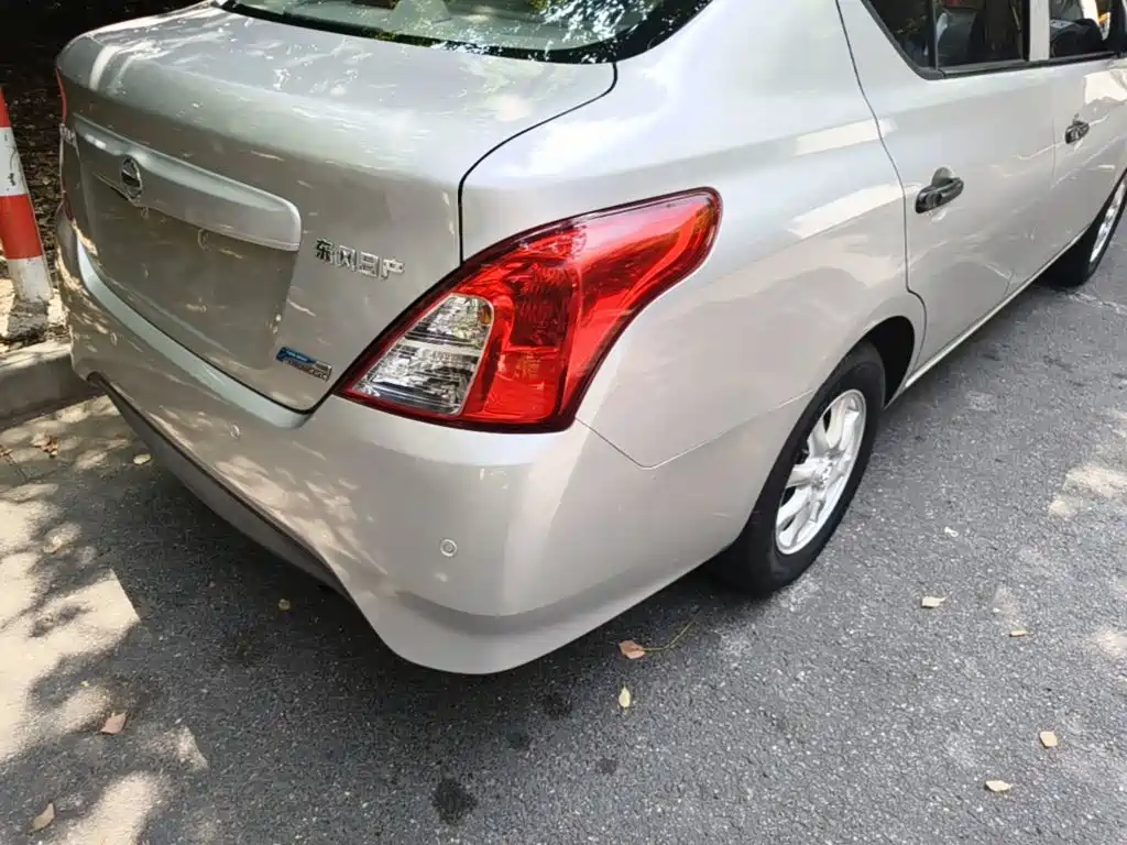 Nissan Sunny — миниатюра 8
