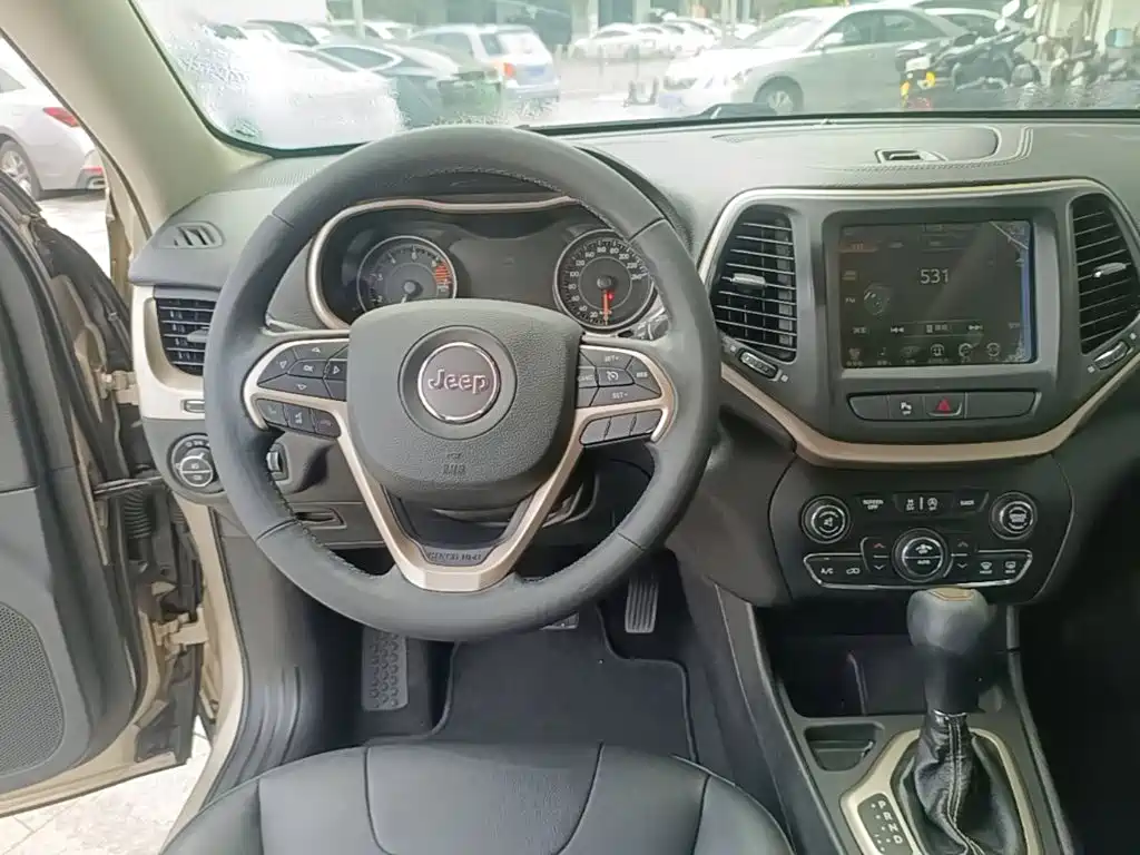 Jeep Cherokee — миниатюра 10