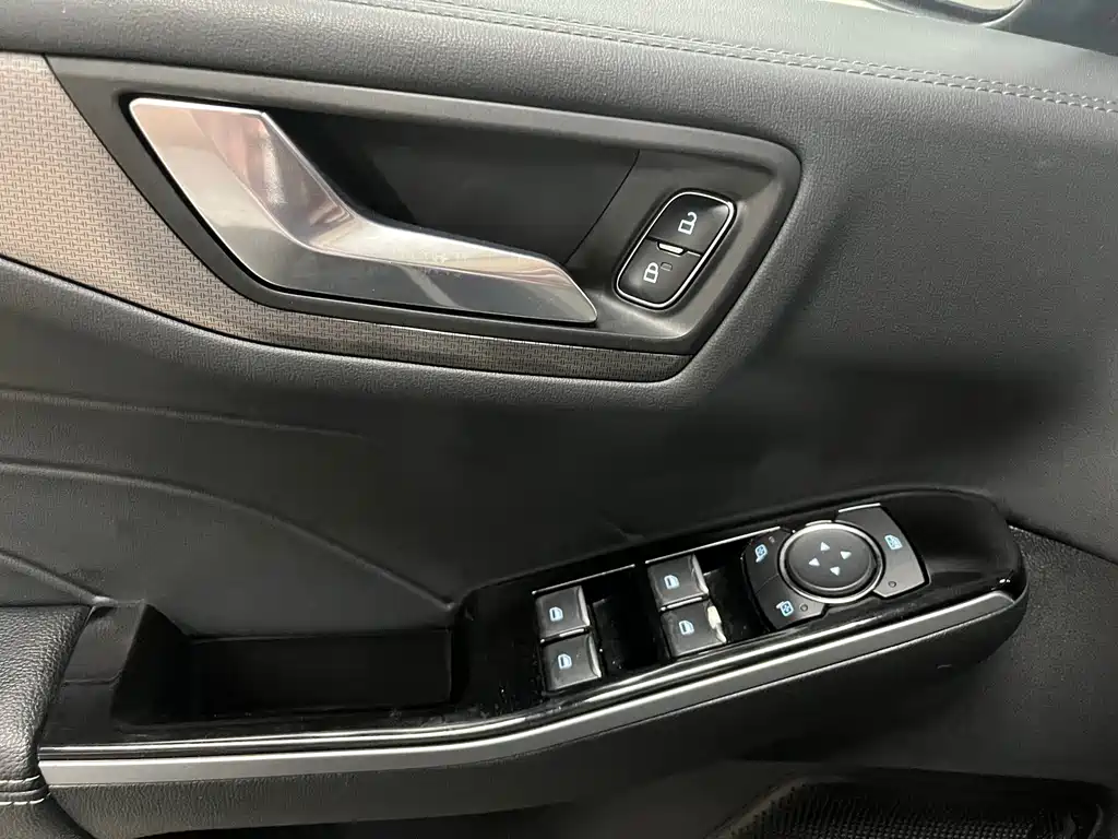 Ford Escape — миниатюра 14