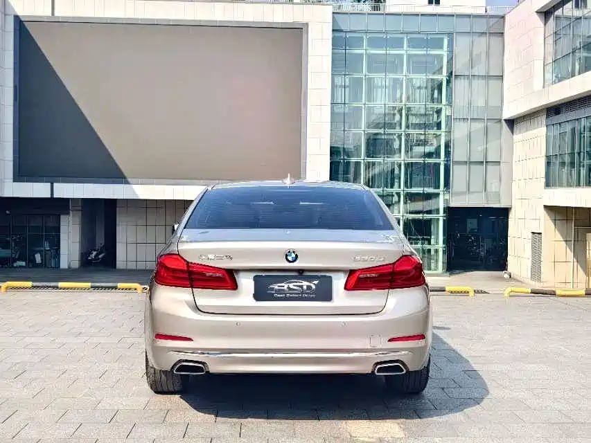 BMW 5 Series — миниатюра 9