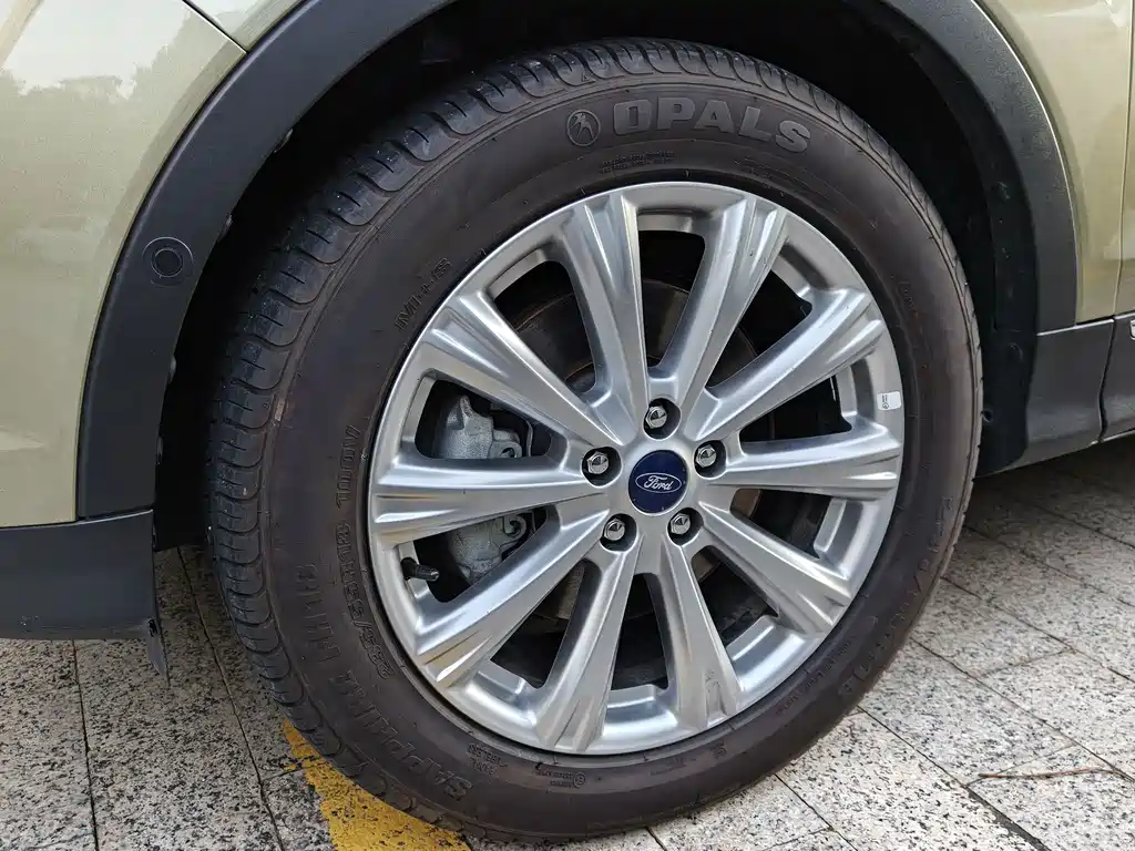 Ford Kuga — миниатюра 15