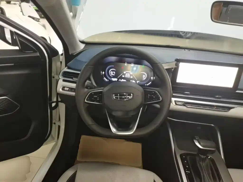 Geely Emgrand — миниатюра 11