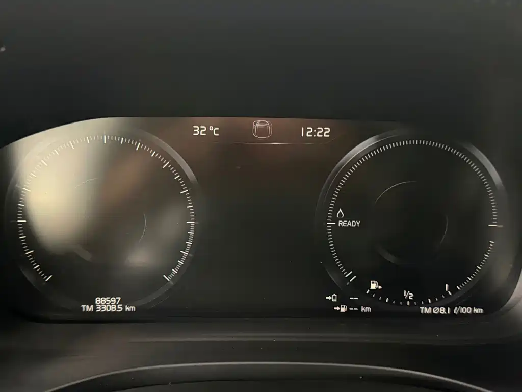Volvo XC60 PHEV — миниатюра 12