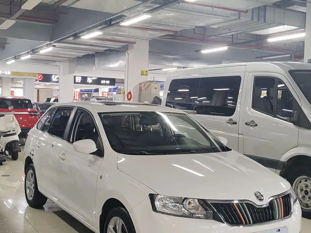 Skoda Rapid Spaceback — миниатюра 3