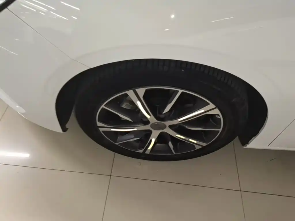 Geely Emgrand — миниатюра 23