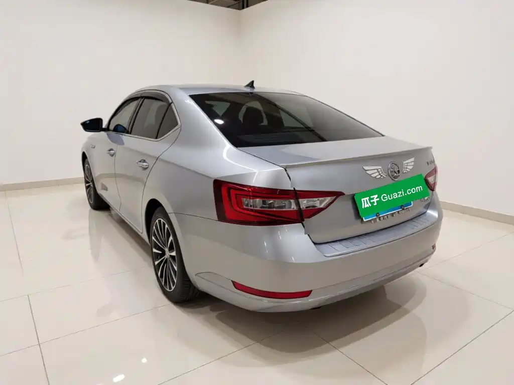 Skoda Superb — миниатюра 4