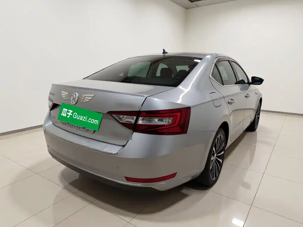 Skoda Superb — миниатюра 6